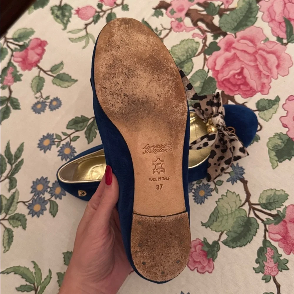 Elegant Blue Velvet Women's Flats with Bow Accent - Picture 6 of 7